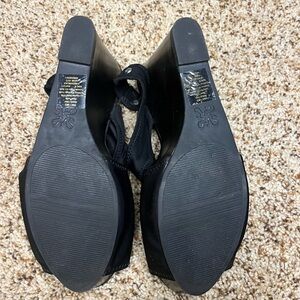 Stylish Black Wedge Sandals